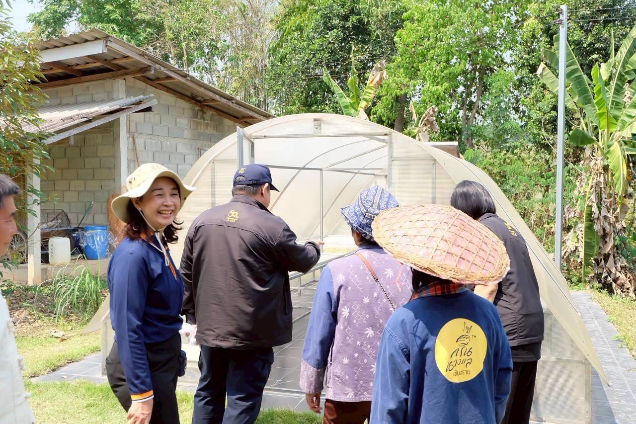 title - เลขาฯ ส.ป.ก. ลงพื้นที่ตรวจเยี่ยมวิสาหกิจชุมชนเกษตรวิถีพุทธ พร้อมตรวจติดตามความคืบหน้าการขอใช้ประโยชน์ในเขตปฏิรูปที่ดิน เพื่อดำเนินโครงการก่อสร้างทางรถไฟ